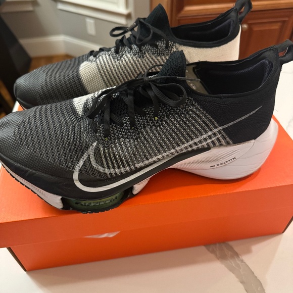 Nike Air Zoom Tempo Next% - Picture 1 of 6